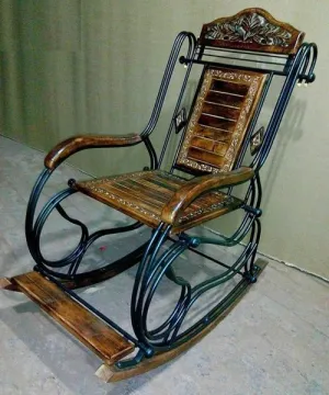 Rocking Chair Made up of Wooden & Iron  94 x 61 x 109.2 cm
