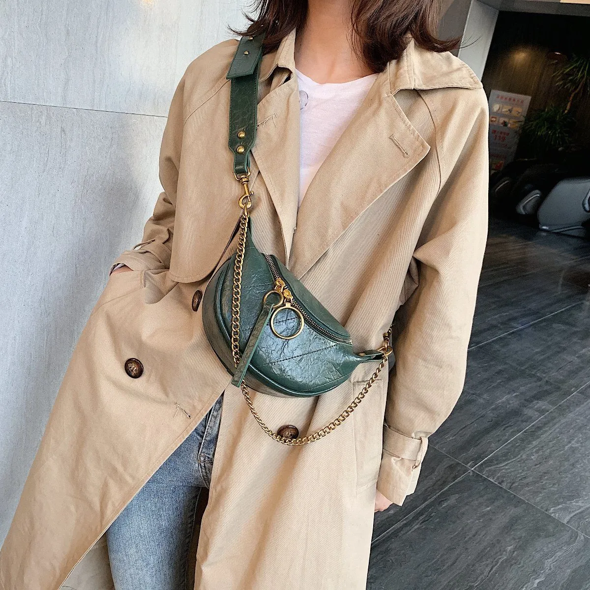 Trendy Cross Body Bag with Gold Colored Chains