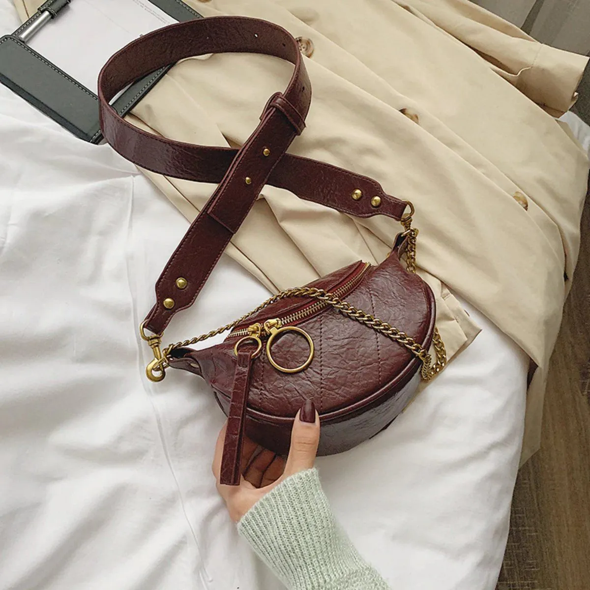 Trendy Cross Body Bag with Gold Colored Chains
