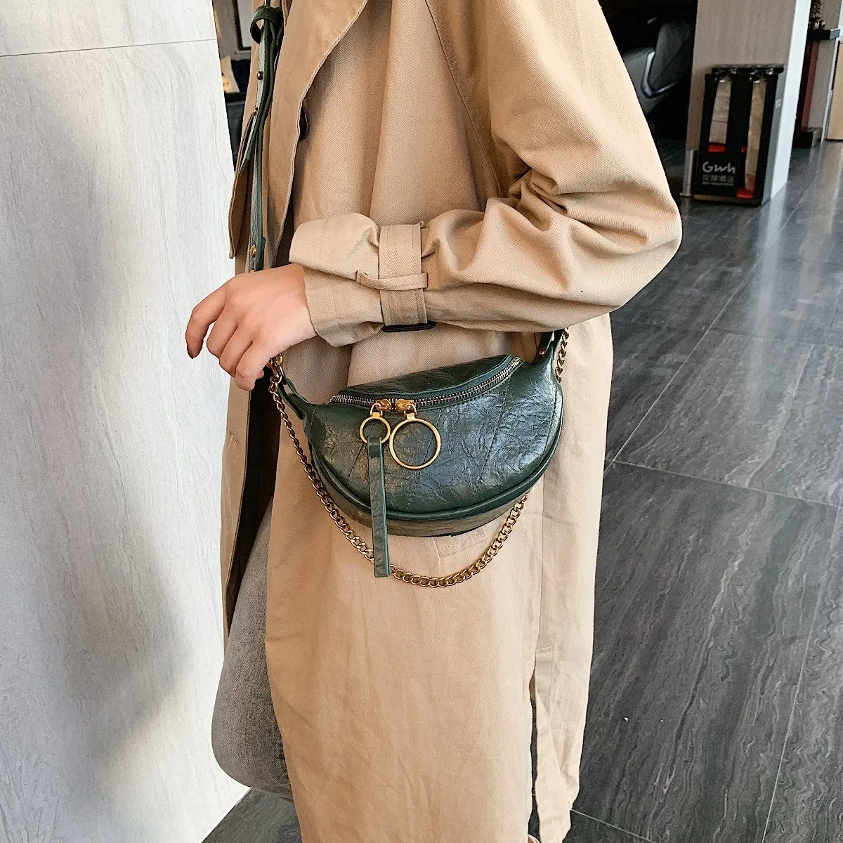 Trendy Cross Body Bag with Gold Colored Chains