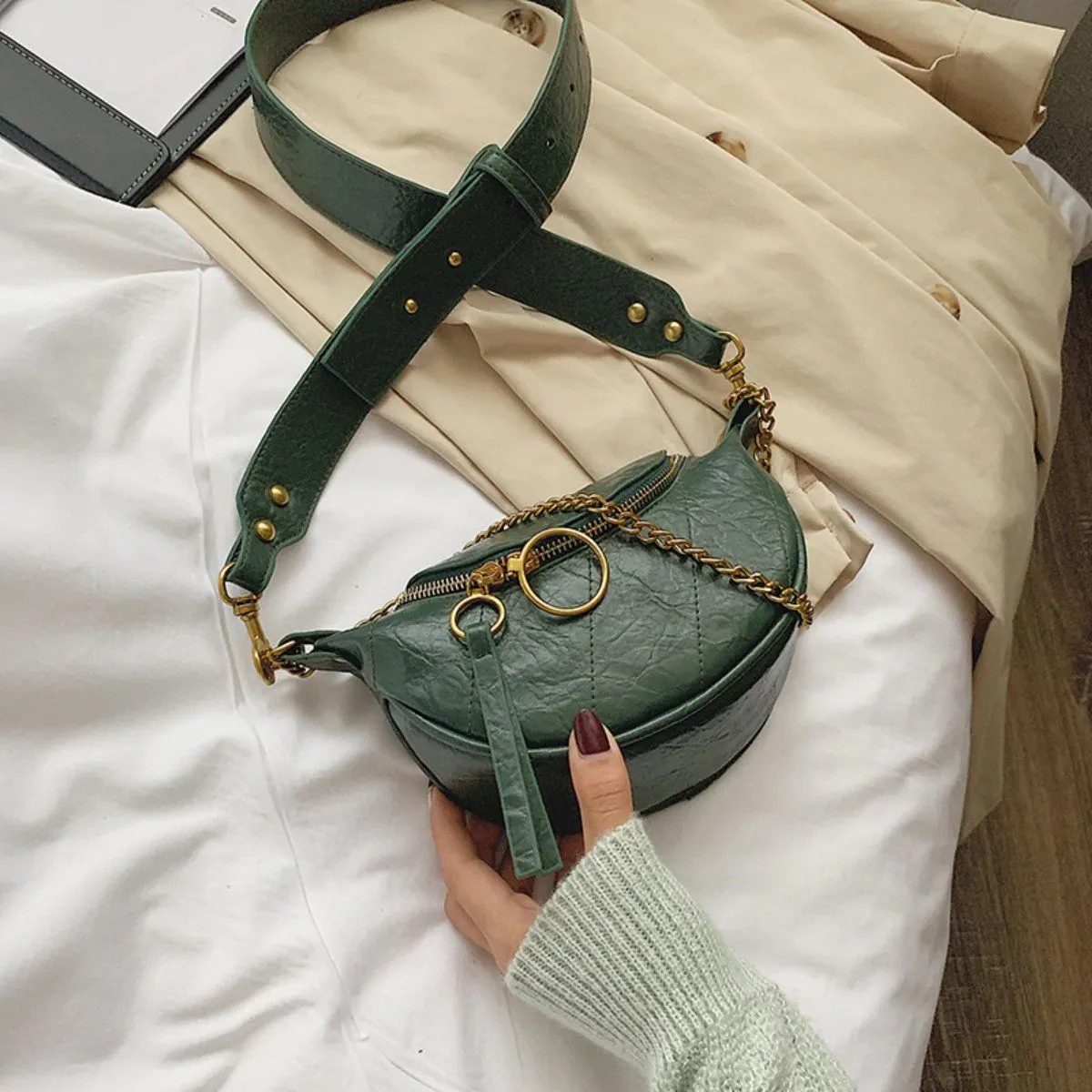 Trendy Cross Body Bag with Gold Colored Chains